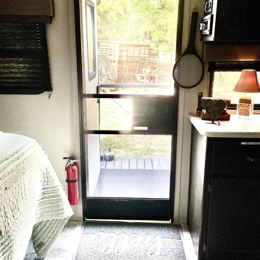 Pet Friendly Graham Home Route 66 At The Mistletoe Farm Eksteriør billede